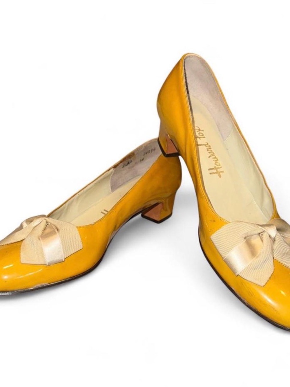 Yellow Patent Low Heel Pumps with Bow Vintage 60s 8.5